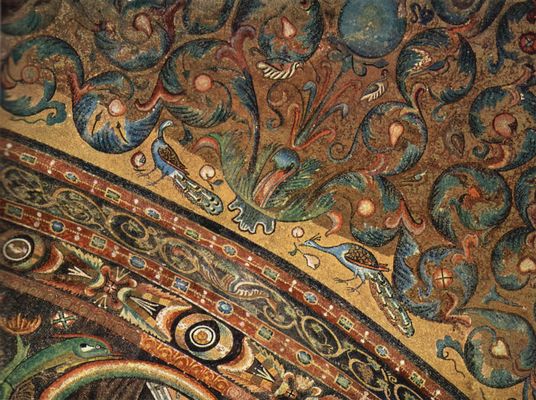 Meister von San Vitale in Ravenna: Chormosaiken in San Vitale in Ravenna, Gewlbe, Szene: Tier- und Pflanzenornamentik